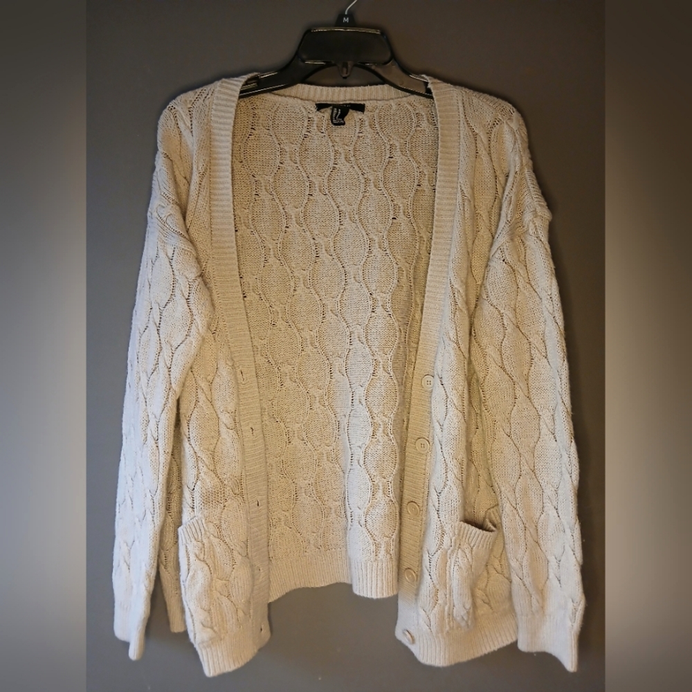 FOREVER 21 WOMEN'S MEDIUM LONG SLEEVE TAN/CREAM SWEATER